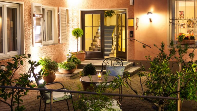 Ansicht vom Hotel Morgensonne in Badenweiler am Abend