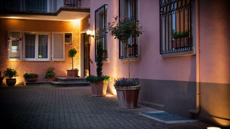 Eingangsbereich am Abend vom Hotel Morgensonne in Badenweiler